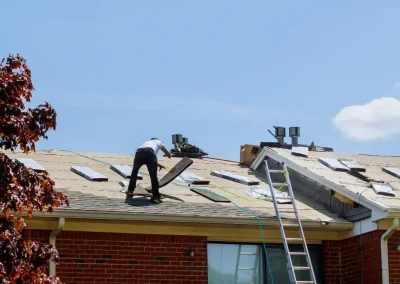 home-roof-construction-applying